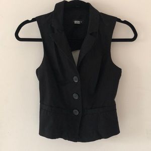 Black fitted vest